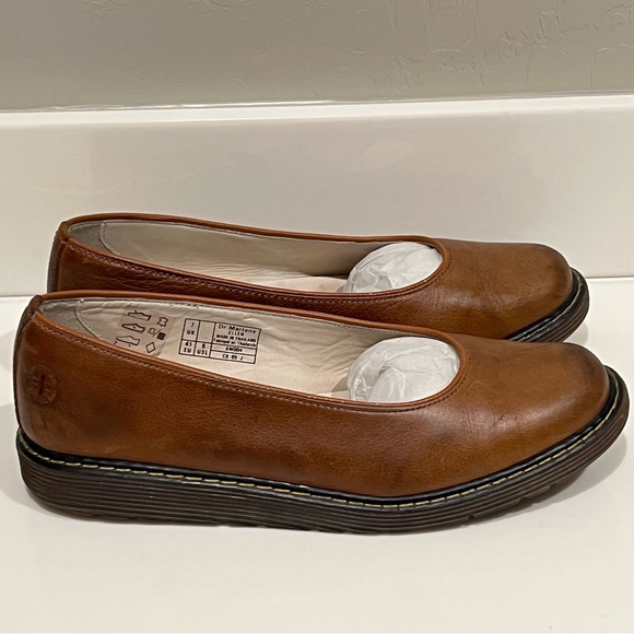 Dr. Martens Shoes - Dr.Martens Ellen Flats, cognac color Leather, air cushion sole, size 9USL, EUC
